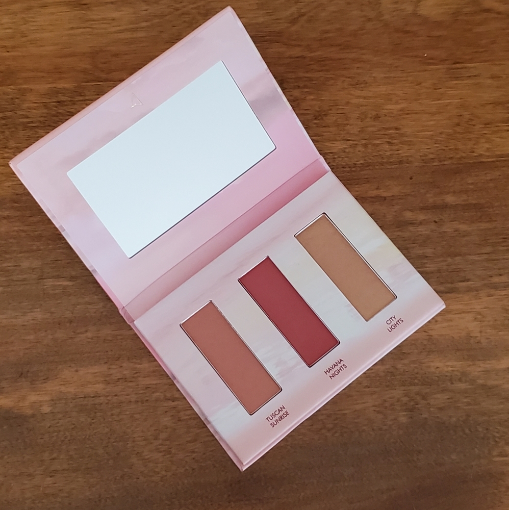 BNIB Wander Beauty Face Palette